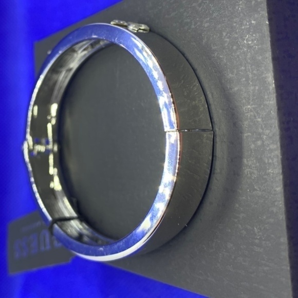 Guess Silver Logo Emblem Hinge Bangle Bracelet - Picture 3 of 4